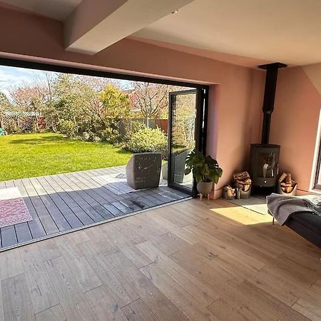 Formby, Spacious True Bungalow Steps From Beach 外观 照片